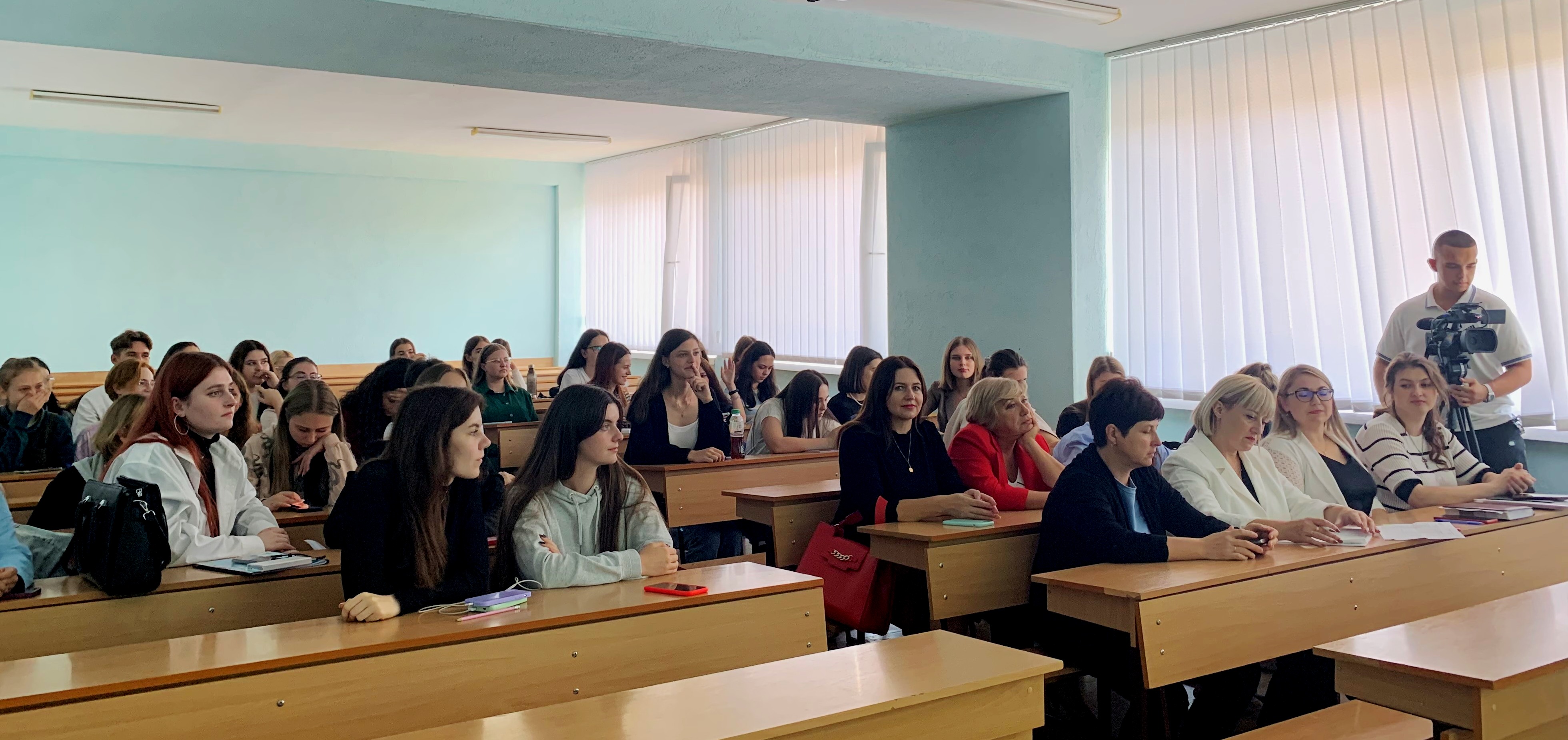 Студенти та викладачі під час лекції Віталія Голубєва